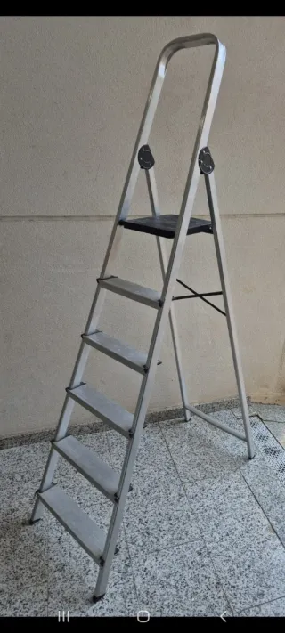 Escalera 6 peldaños plegable de aluminio
