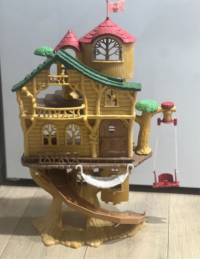 SYLVANIAN FAMILIES Casa del Árbol y Cabaña de Lago