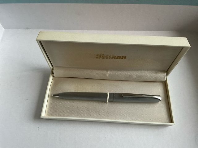 Bolígrafo Pelikan Silvexa