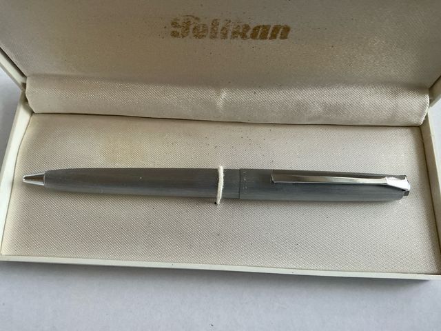 Bolígrafo Pelikan Silvexa