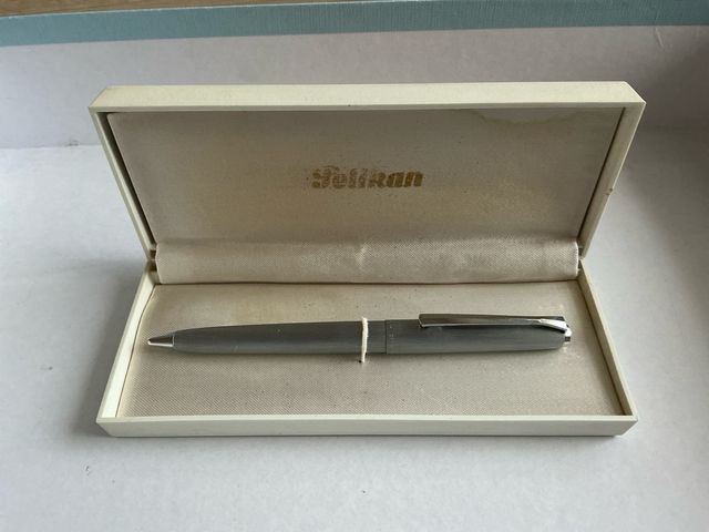 Bolígrafo Pelikan Silvexa