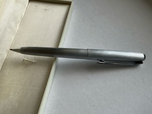 Bolígrafo Pelikan Silvexa