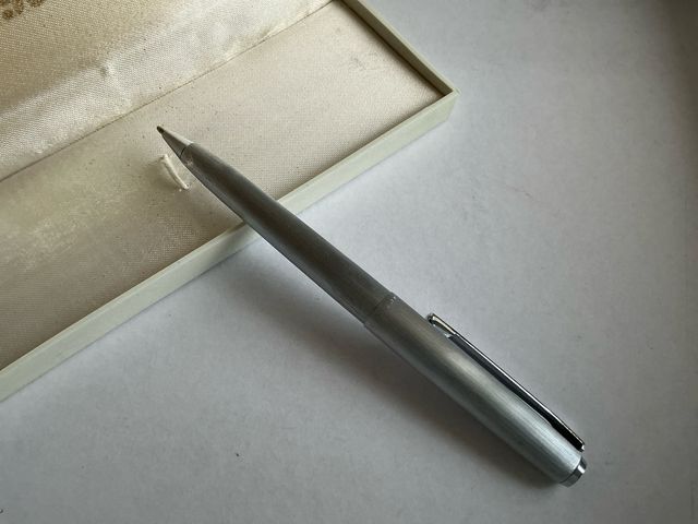 Bolígrafo Pelikan Silvexa