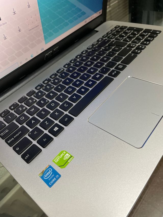 Portátil Asus K555L Intel Core i3