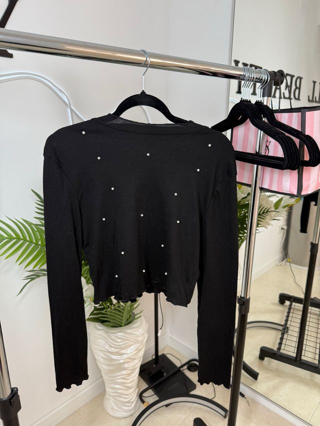 Jersey negro con perlas