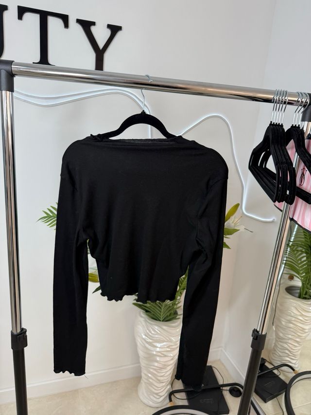 Jersey negro con perlas