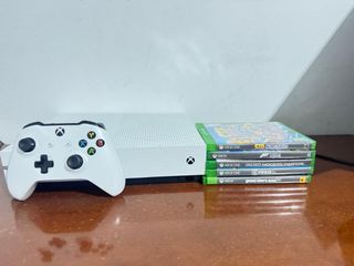 Xbox One S Blanca + 5 Juegos