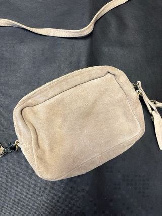 Bolso de piel beige con flecos Amichi