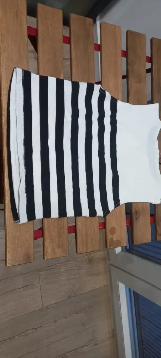 Top sin mangas a rayas nuevo con etiqueta