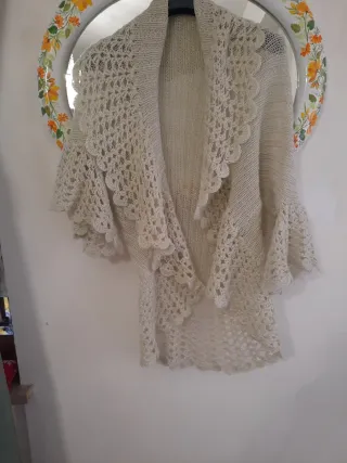 Coprispalle uncinetto beige