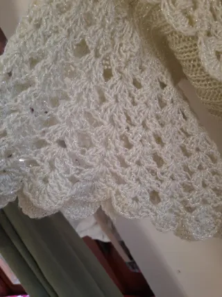 Coprispalle uncinetto beige