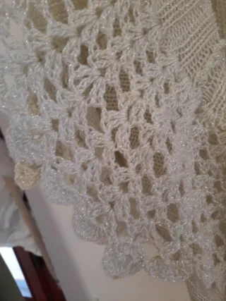 Coprispalle uncinetto beige