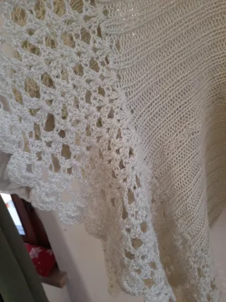 Coprispalle uncinetto beige