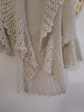 Coprispalle uncinetto beige