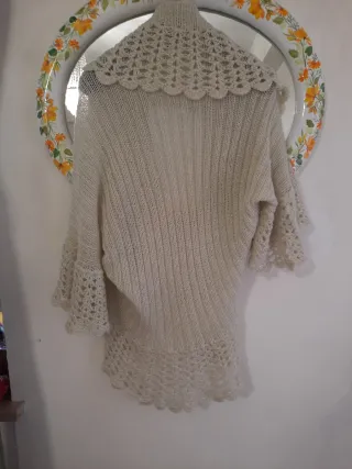 Coprispalle uncinetto beige