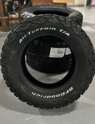 BFGoodrich All Terrain T/A KO2 215/70R16