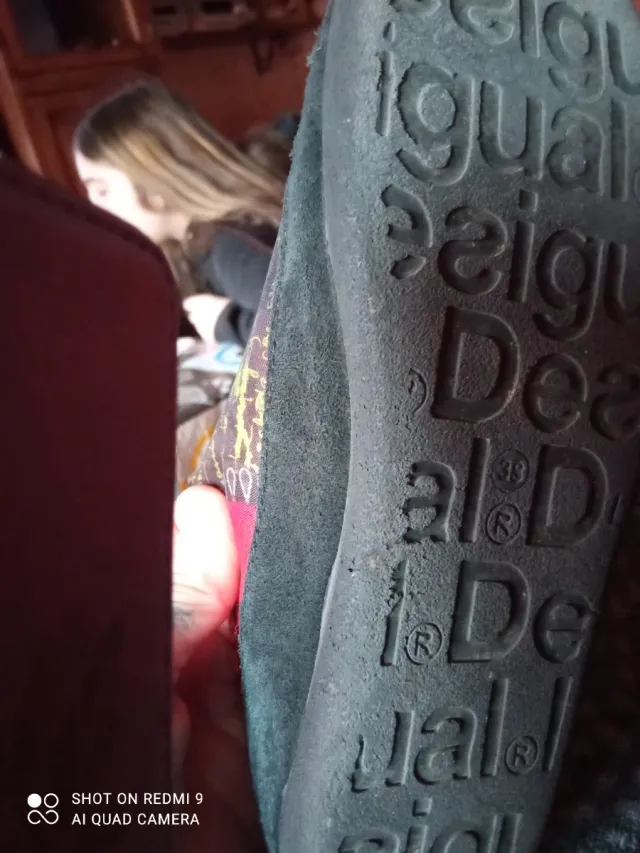 Zapatillas Desigual negras y rojas