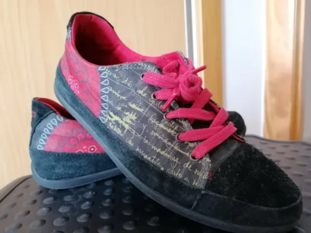 Zapatillas Desigual negras y rojas
