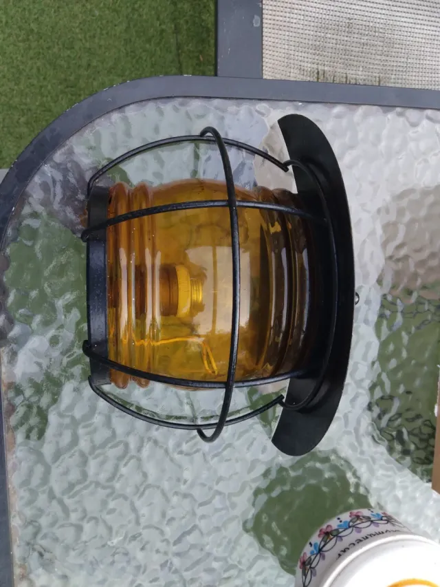 Lámpara de metal y cristal ámbar