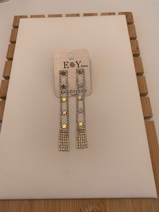 Pendientes largos con estrellas y strass