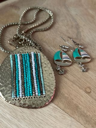 Conjunto collar y pendientes barco