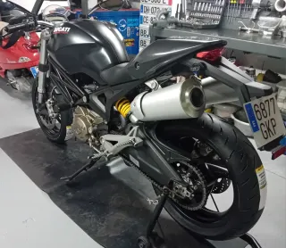 Ducati Monster 696 Negra
