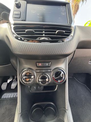 Peugeot 208 style 2016 82cv