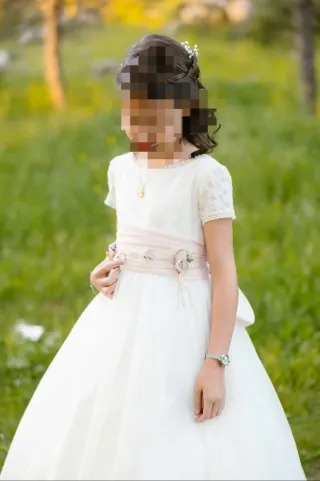 Vestido de Comunión Blanco Roto con fajín rosa
