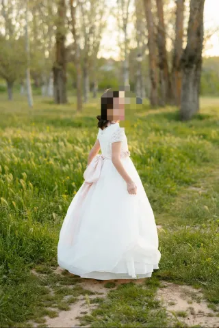 Vestido de Comunión Blanco Roto con fajín rosa