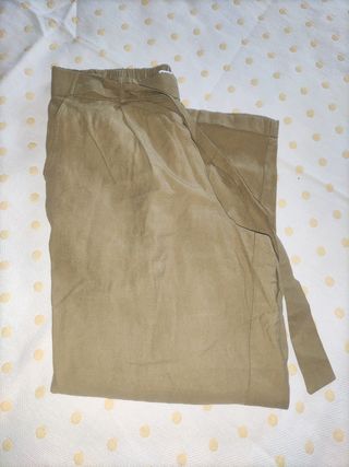 Pantalón verde oliva con cinturón
