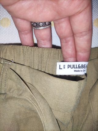 Pantalón verde oliva con cinturón