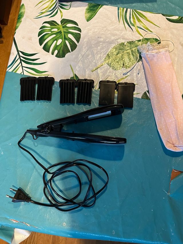 Plancha del pelo nevir negra con 3 cabezales