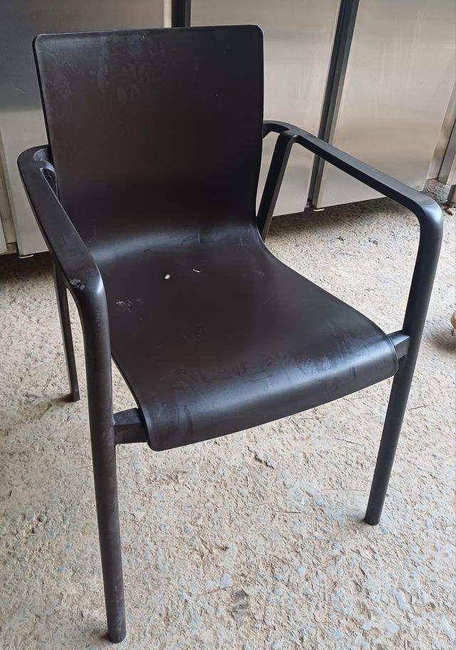 6 Sillas Marrones de Plástico para Terraza