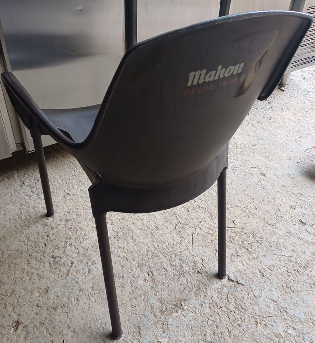 6 Sillas Marrones de Plástico para Terraza