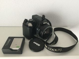 Cámara Nikon Coolpix P90 con Cargador