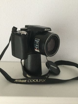 Cámara Nikon Coolpix P90 con Cargador
