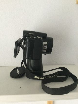 Cámara Nikon Coolpix P90 con Cargador