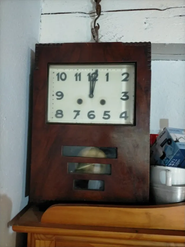 Reloj de pared antiguo madera