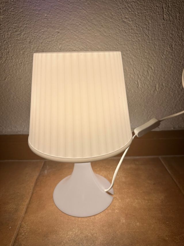 Lámpara de mesa moderna