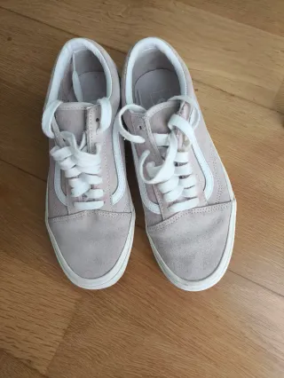 Zapatillas Vans lila y blancas