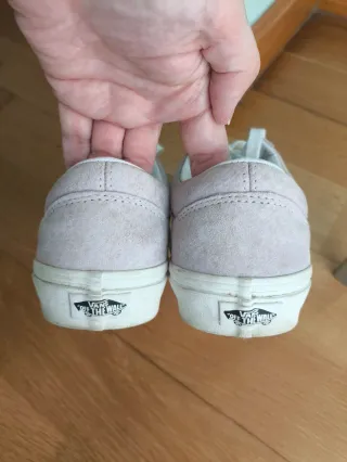 Zapatillas Vans lila y blancas