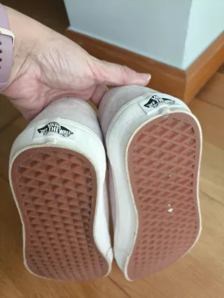 Zapatillas Vans lila y blancas