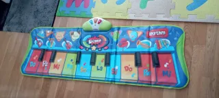 Piano musical infantil interactivo