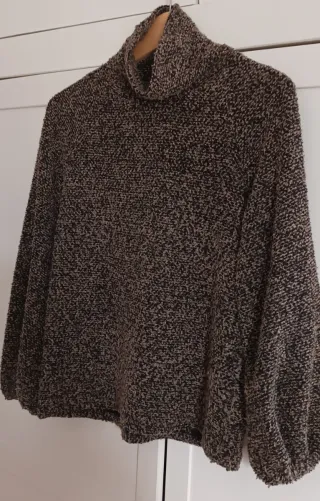 Jersey Zara cuello alto marrón y negro