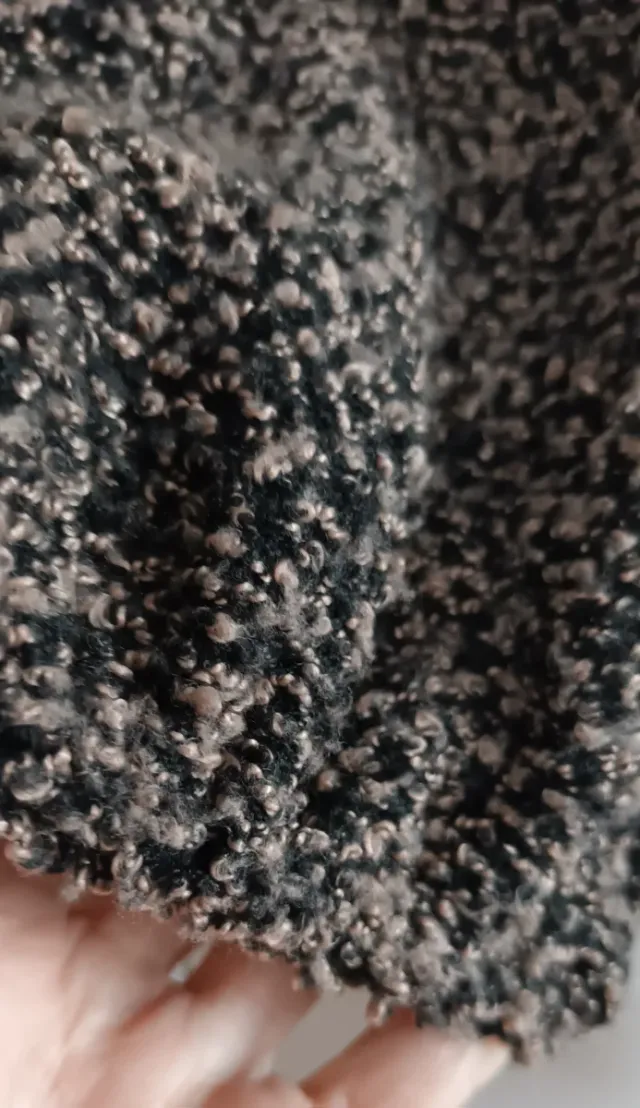 Jersey Zara cuello alto marrón y negro