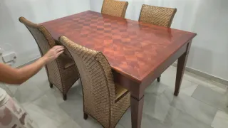 Mesa de comedor y 4 sillas