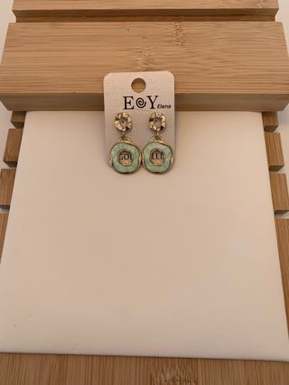 Pendientes Elena bisutería dorados y verdes