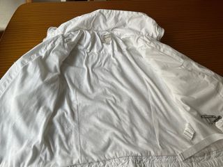 Cazadora Stradivarius blanca entretiempo