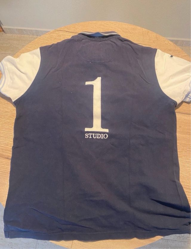 Polo Studio Classics azul y rojo