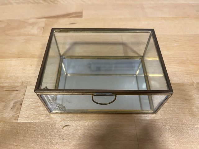 Joyero dorado de cristal y metal